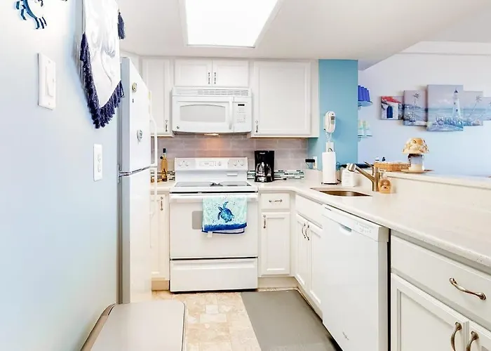 Holiday home Private With Balcony Washer & Dryer Pools Gym & Tennis Courts