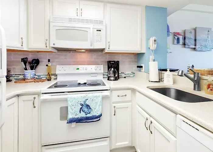 Holiday home Private With Balcony Washer & Dryer Pools Gym & Tennis Courts *