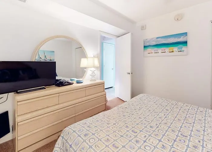 Holiday home Private With Balcony Washer & Dryer Pools Gym & Tennis Courts *